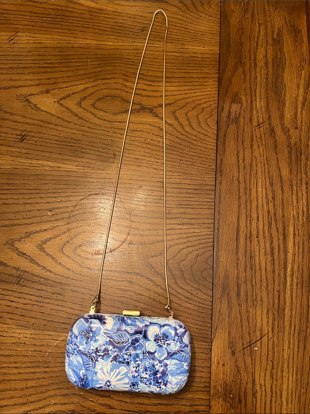 Lilly‎ Pulitzer Catch n Keep Clutch in a coastal blue floral print